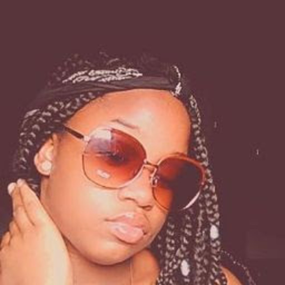 Meet your Posher, Demesia - Picture 1 of 1